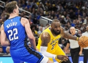 开云体育-湖人横扫爵士，波特关键制胜的简单介绍