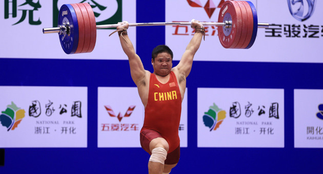 举重选手力压群雄，强势夺冠