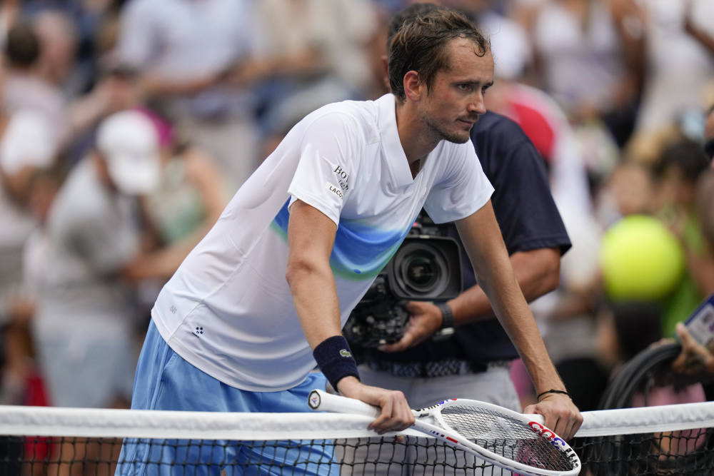 包含美国网球队血洗世界网球队，梅德韦杰夫爆发神勇的词条