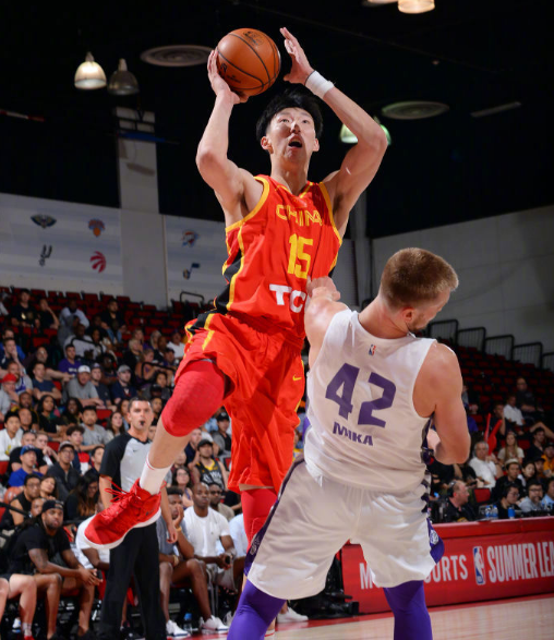 国王横扫火箭，郭艾伦带队取胜