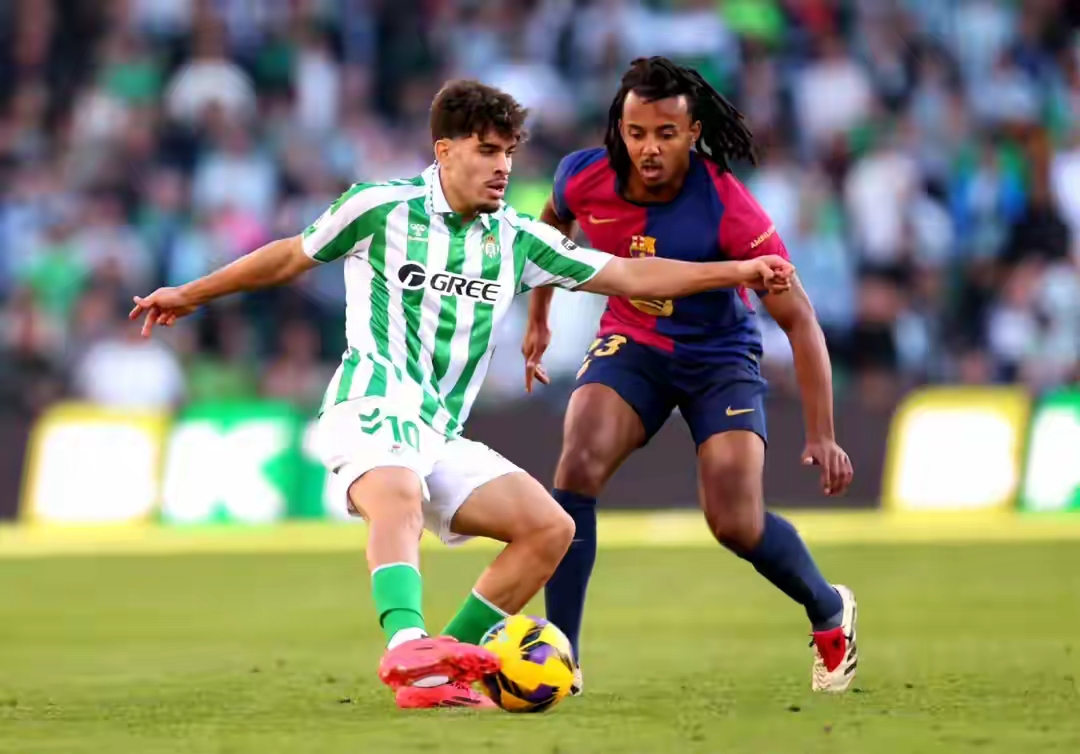 切尔西险胜罗马，莱万点燃赛场的简单介绍