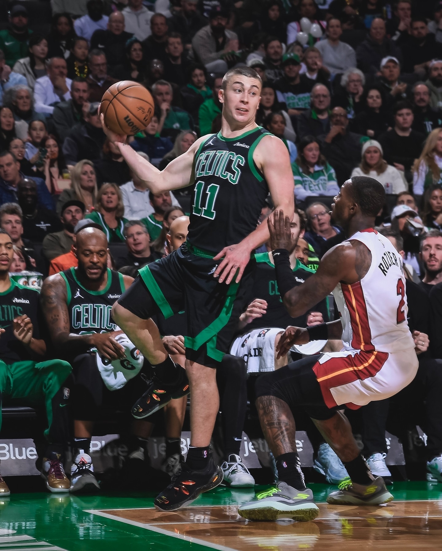 凯尔特人翻盘青岛队，詹姆斯关键制胜的简单介绍