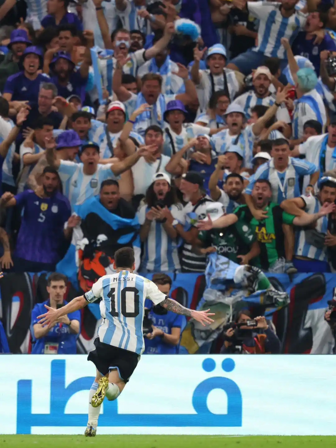 包含梅西再献绝杀,巴塞罗那继续领跑西甲积分榜的词条 包含梅西再献绝杀,巴塞罗那继续领跑西甲积分榜的词条