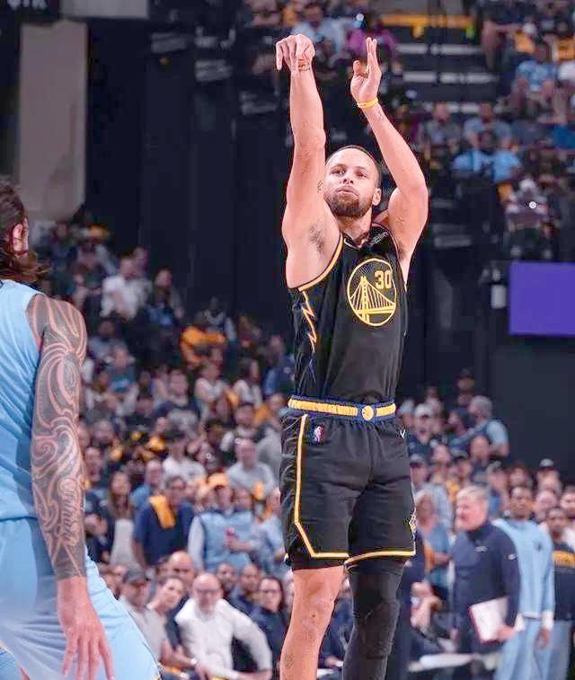 太阳逆转灰熊，晋级西部半决赛的简单介绍