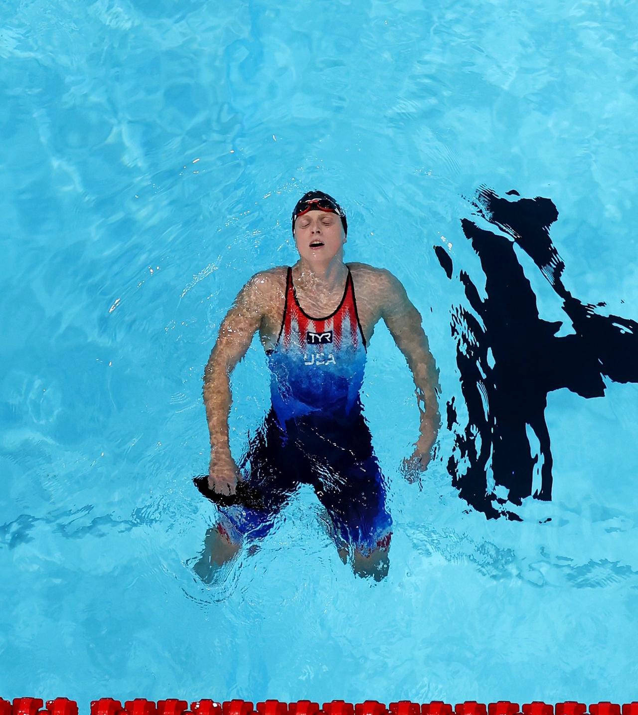 美国选手凭借出色表现获得游泳冠军！