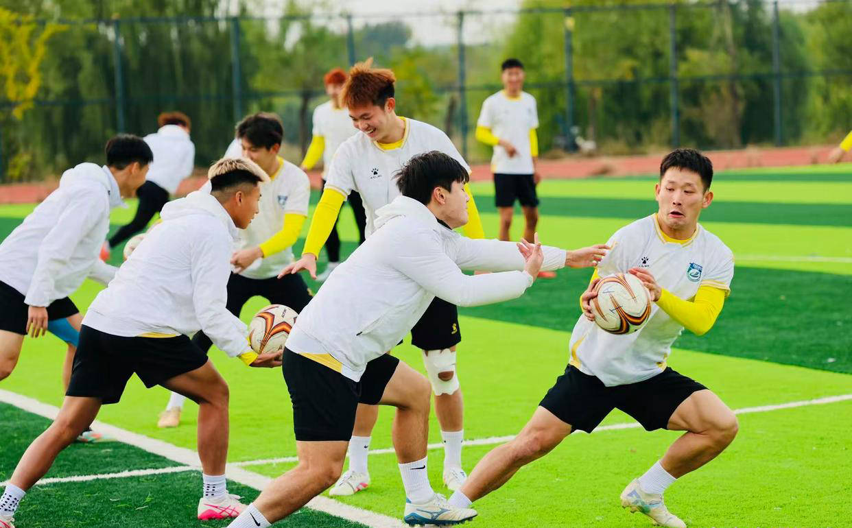 包含广州富力备战山东泰山队，争取晋级半决赛的词条