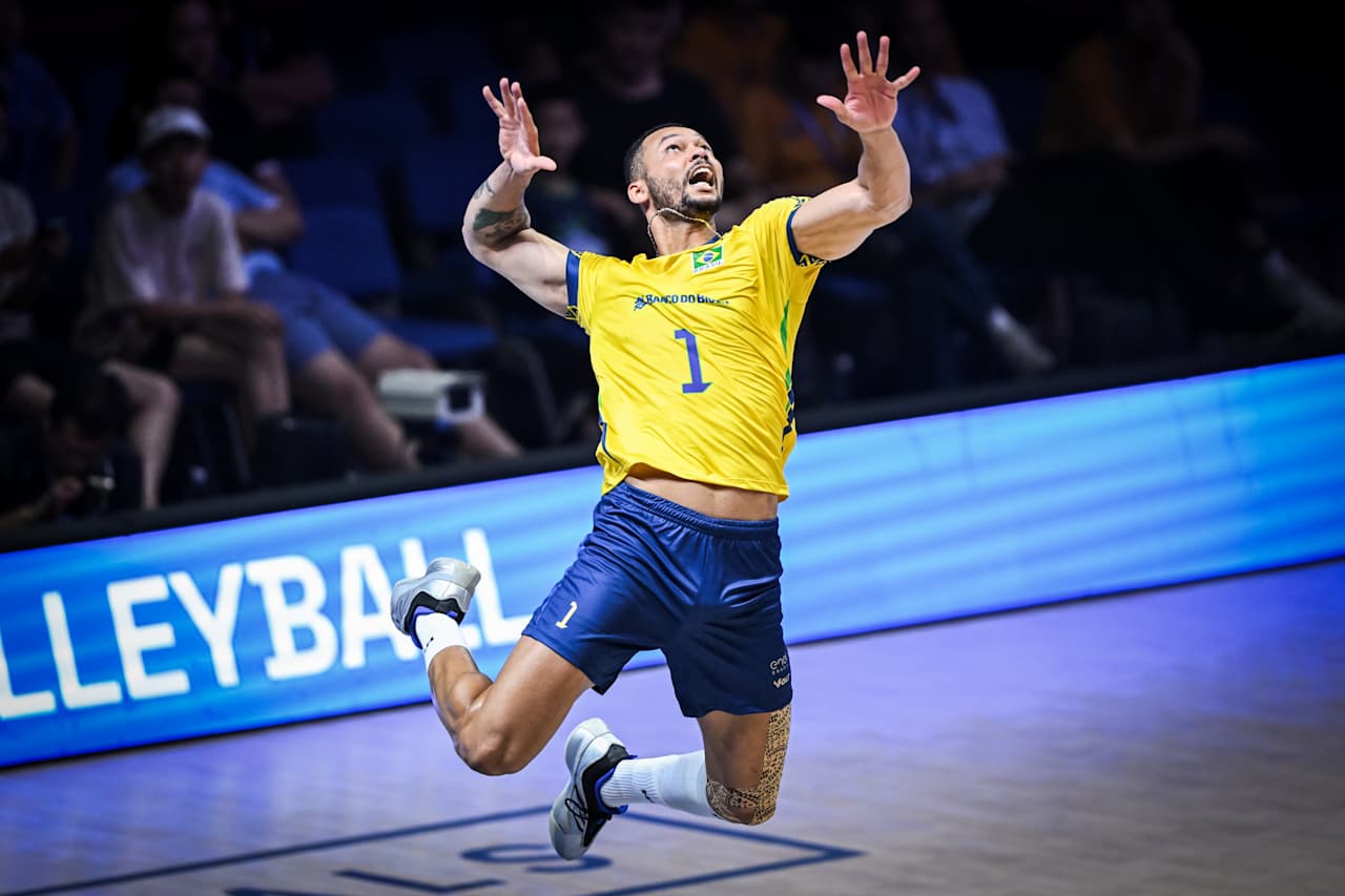 比赛中心前锋暴发，独进全场进球