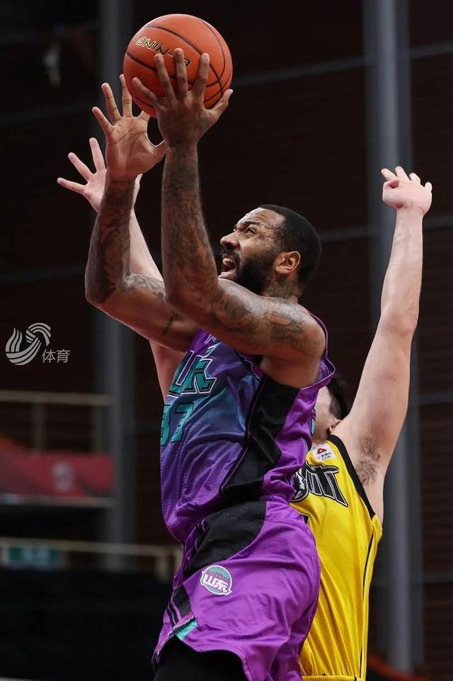 海南男篮喜迎胜利，实力突飞猛进领跑的简单介绍