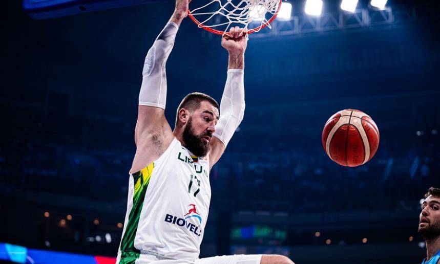 斯洛文尼亚代表团在射箭赛场上获奖