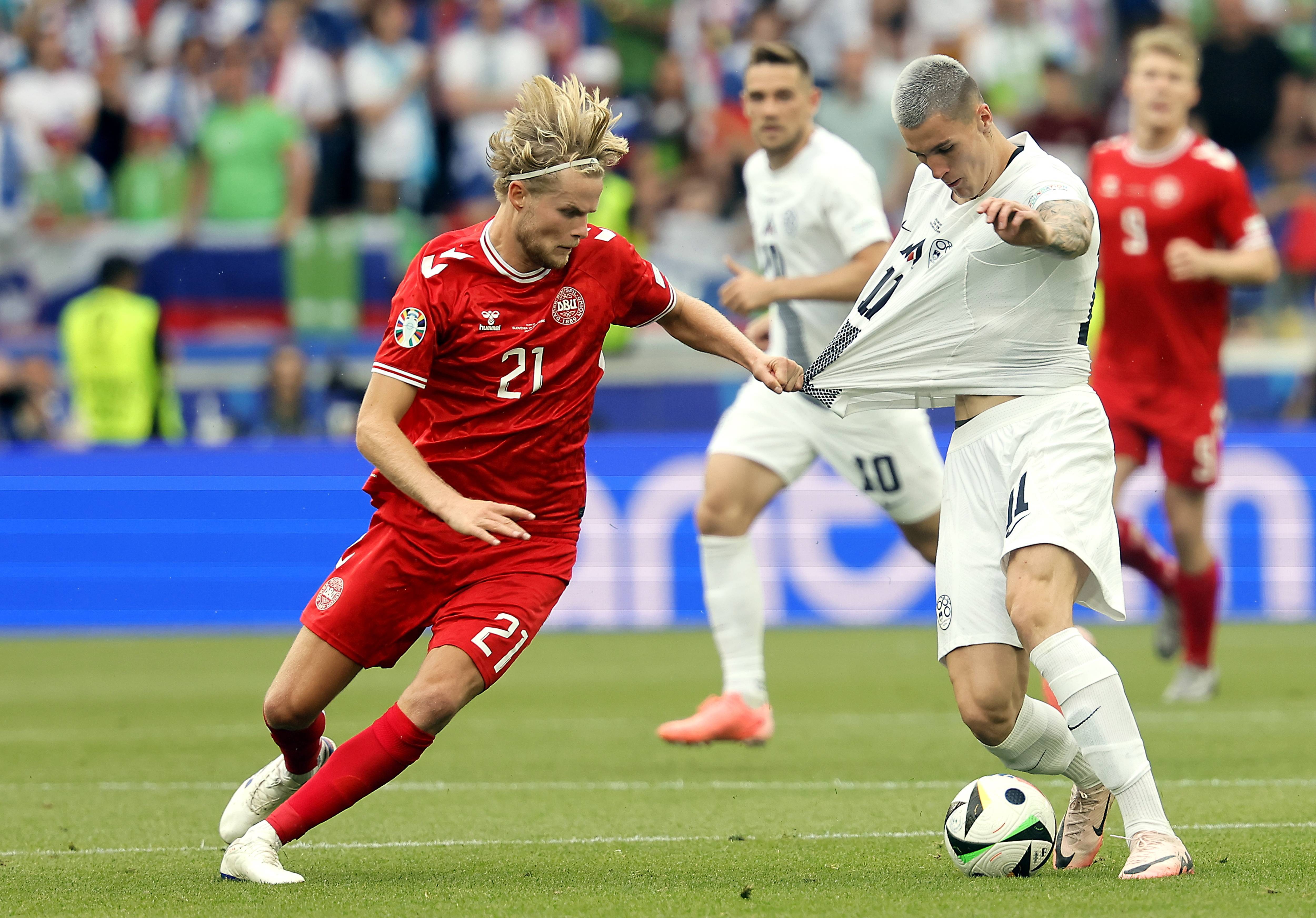 斯洛文尼亚代表团在射箭赛场上获奖