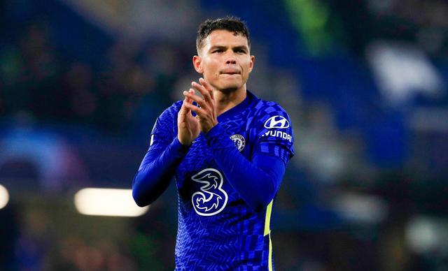 关于法国足球新秀突破赛季表现，转会市场热闹的信息