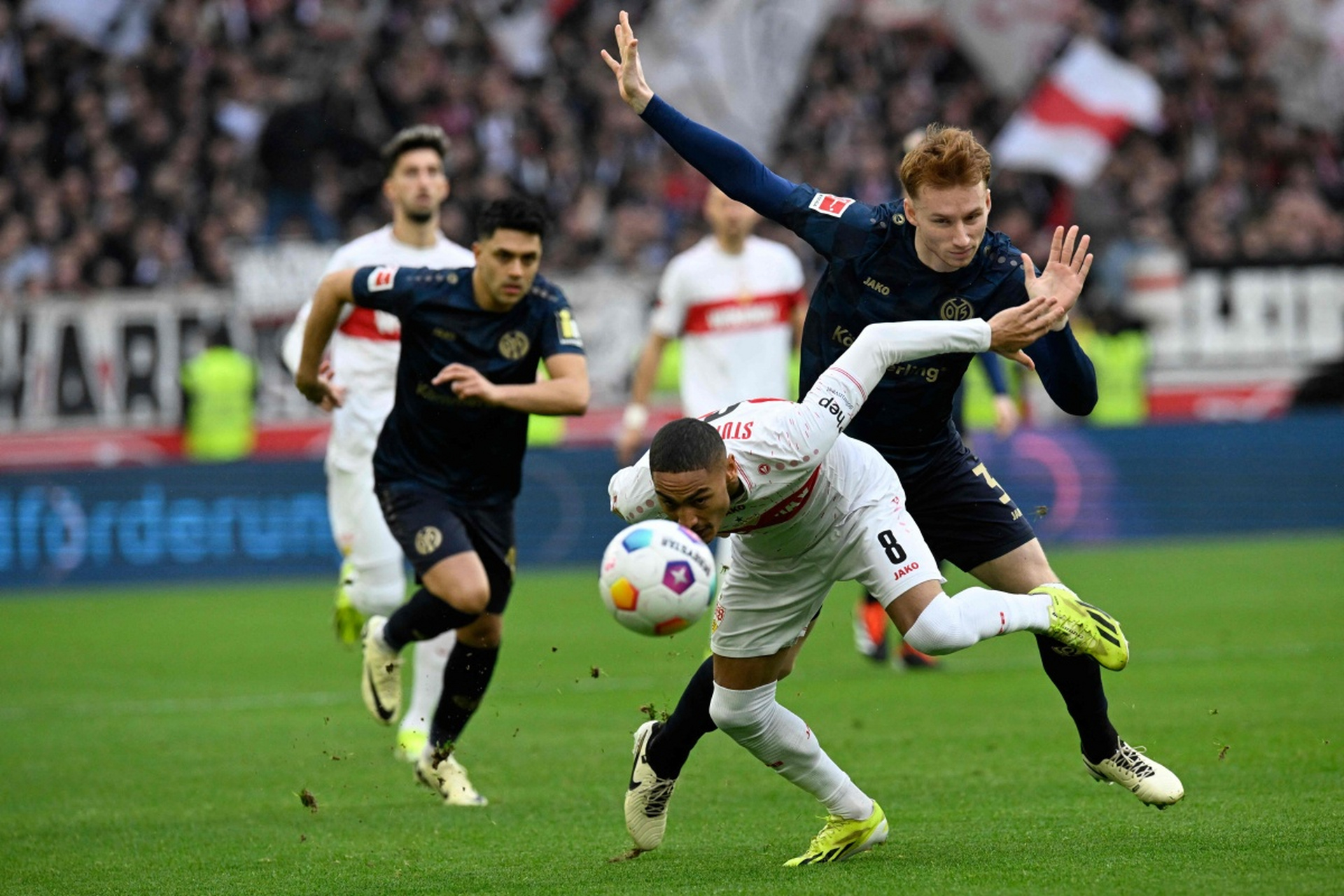 斯图加特队员表现出色,领先对手比分 斯图加特队员表现出色,领先对手比分