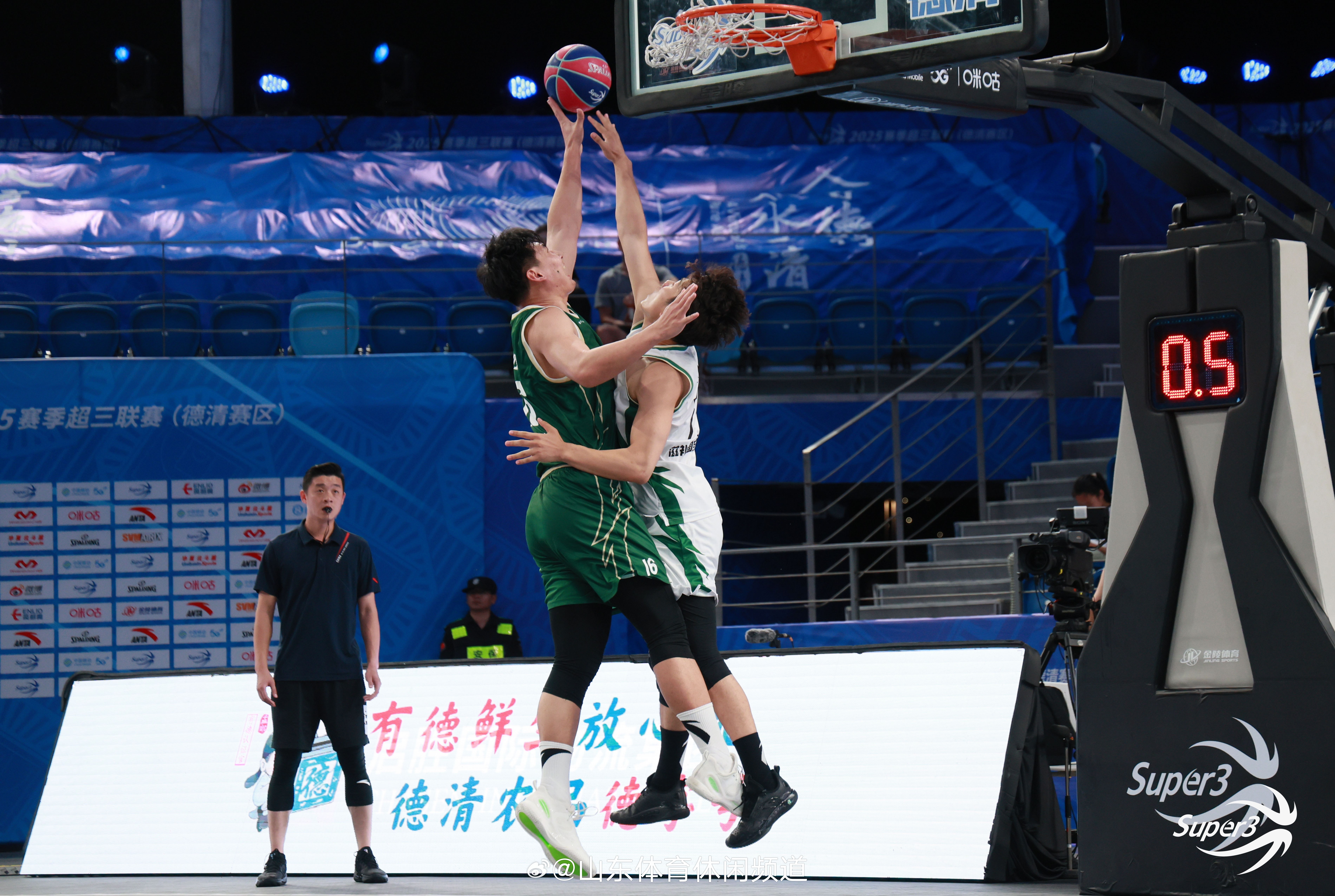 球技高超战术丰富，表现尽显实力不凡