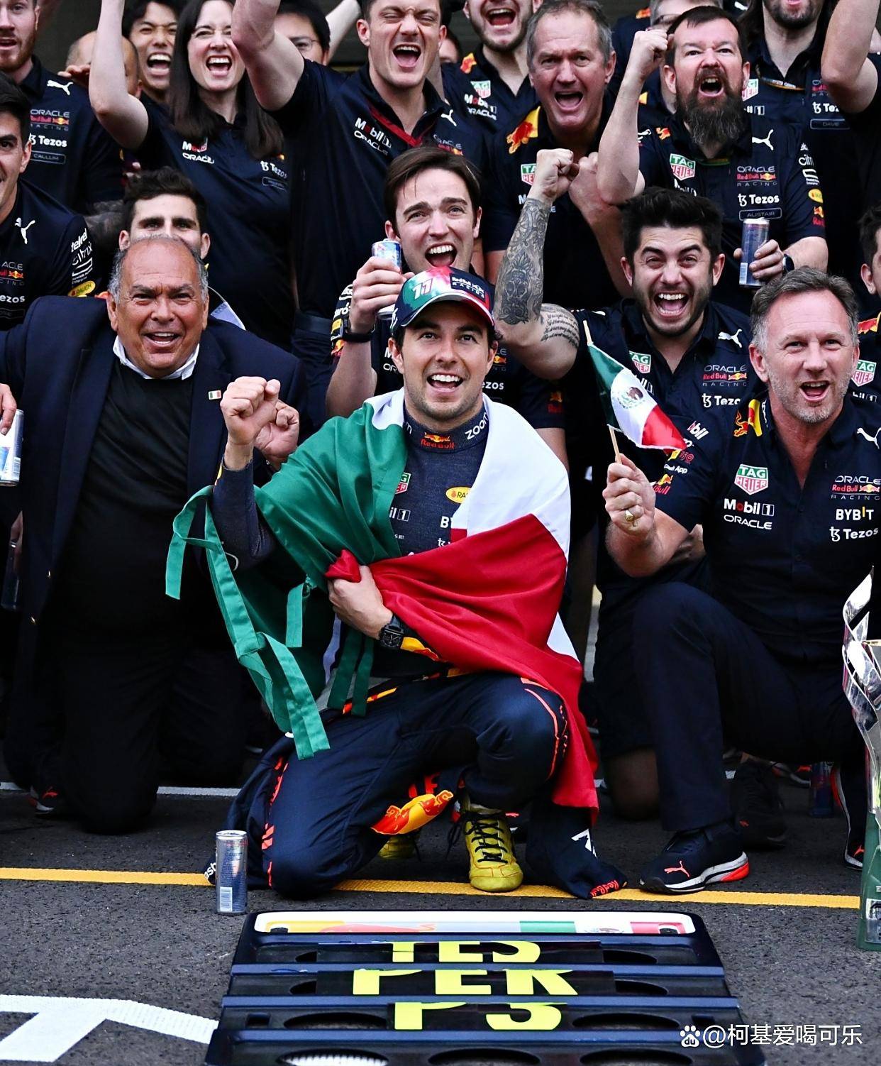 包含红牛车队鏖战红牛二队，佩雷兹状态火热的词条