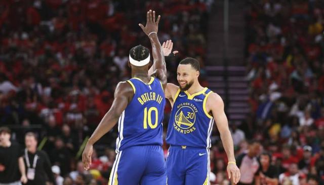 爵士翻盘山东队,库里扛起全队 爵士翻盘山东队,库里扛起全队