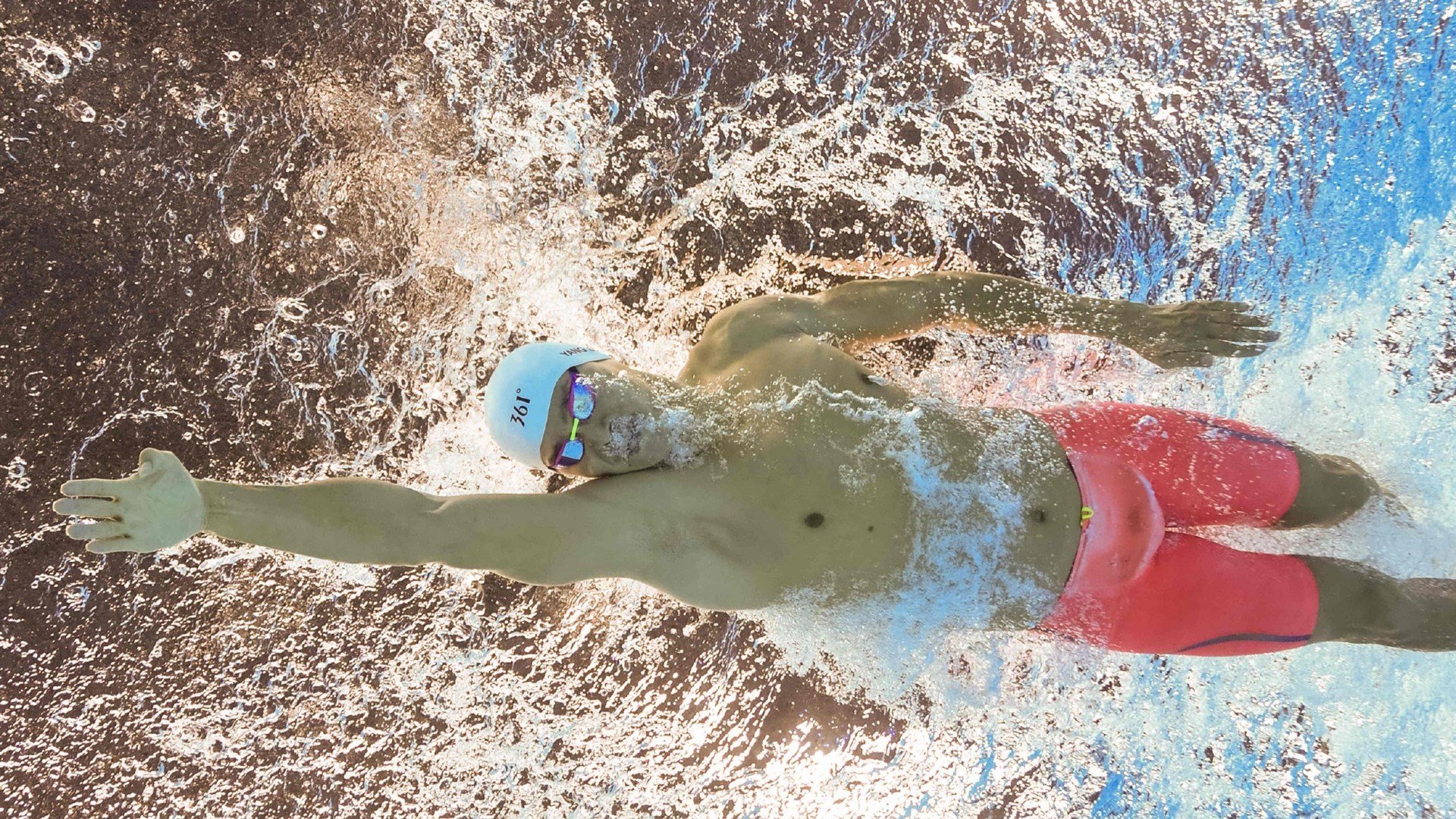 当里程碑遇上冲垮，体育叙事中的唯一性瞬间