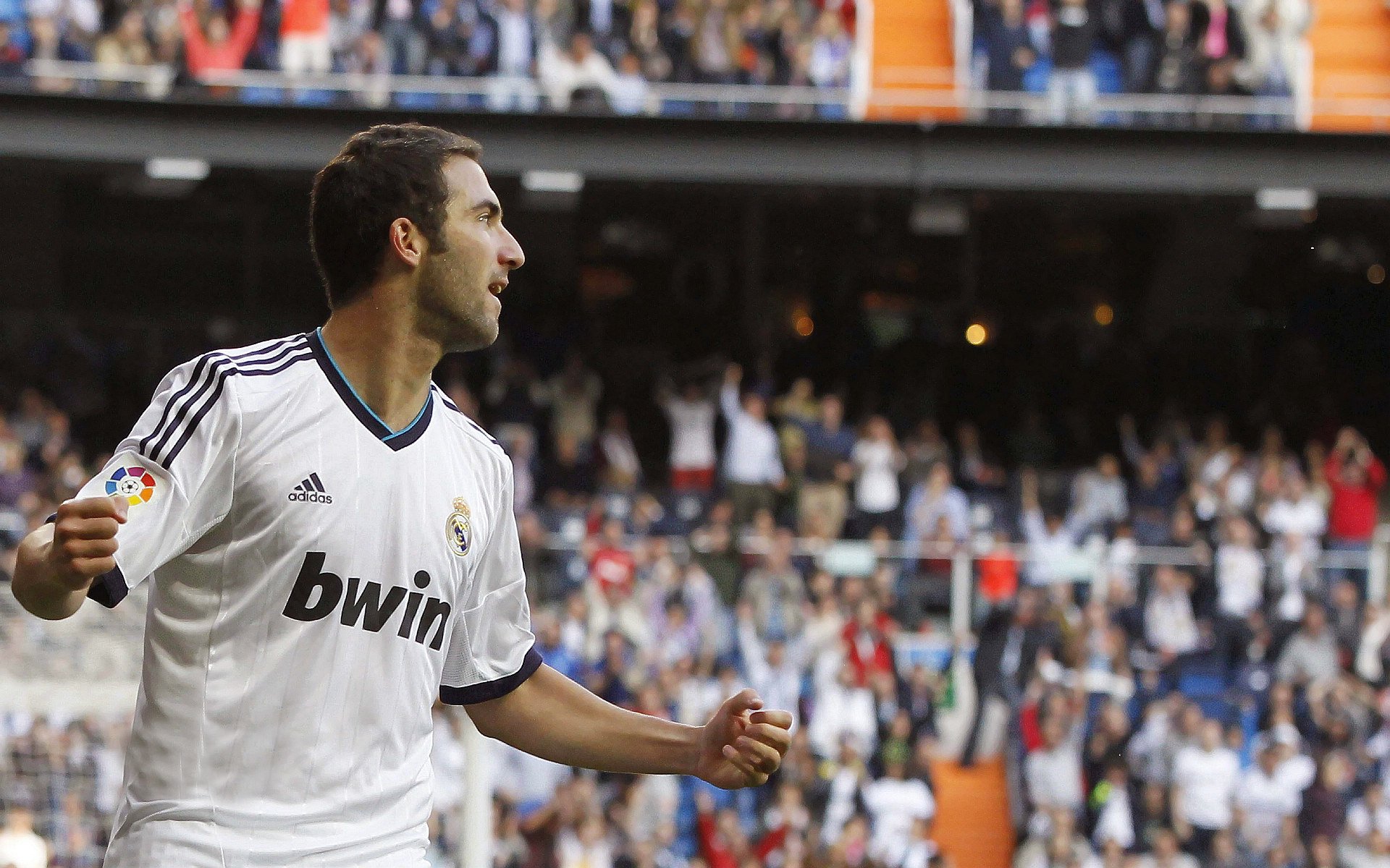 当大苹果城的喧嚣遇上岭南的韧性,西亚卡姆如何让一场险胜成为全球化篮球的隐喻