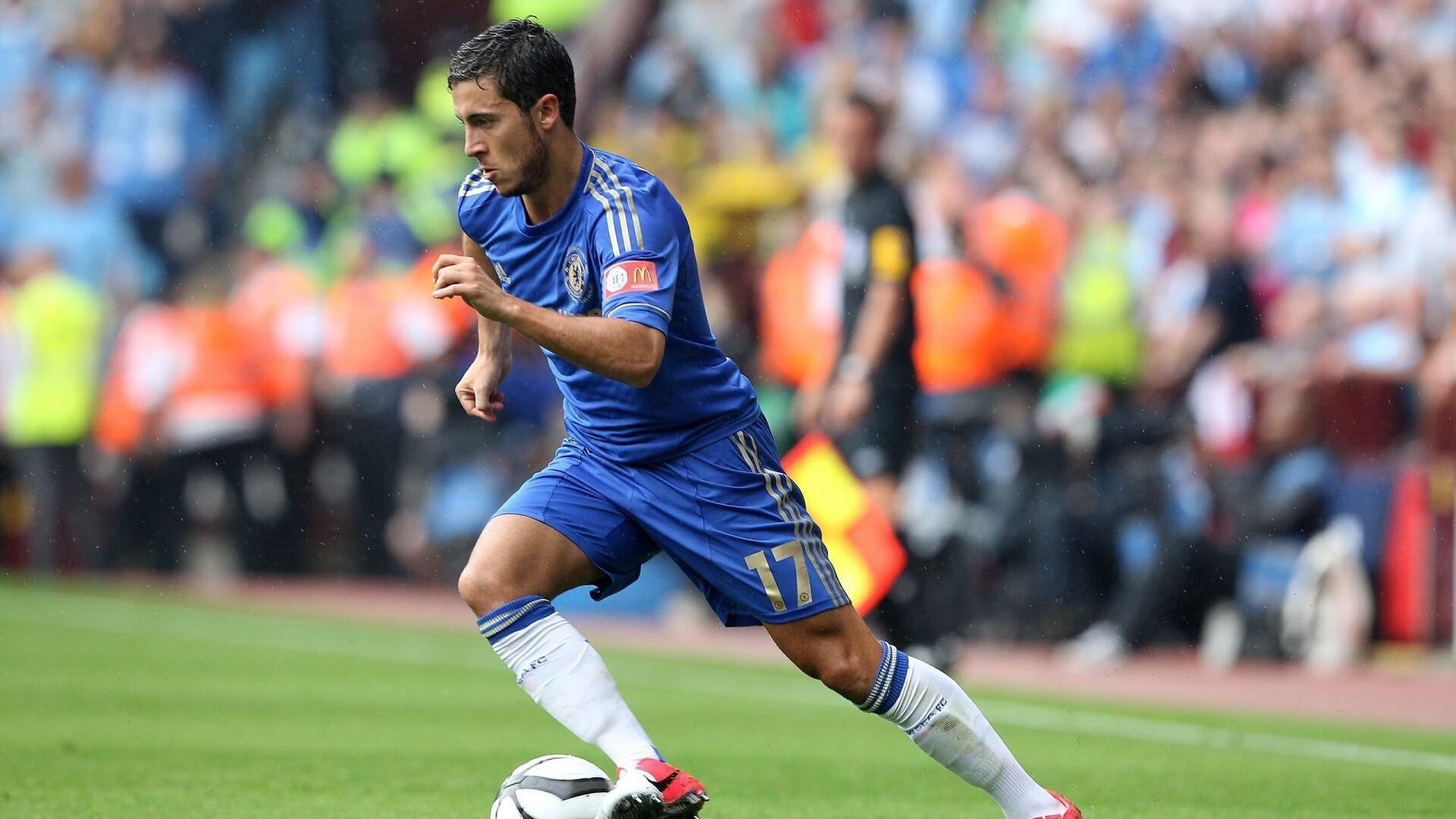 红土之王的草地宣言，纳达尔法网逆转温网，点燃赛场的不朽火焰